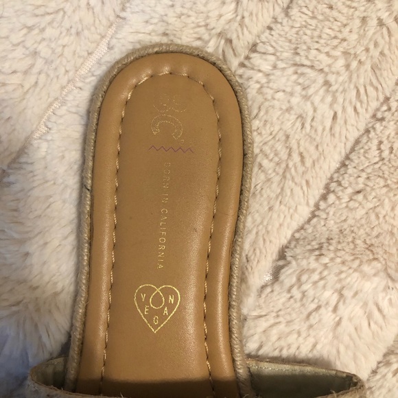 Sold! Adorable slide sandal - Picture 2 of 3